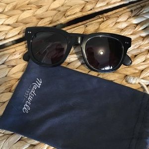 NWOT Madewell sunglasses with case